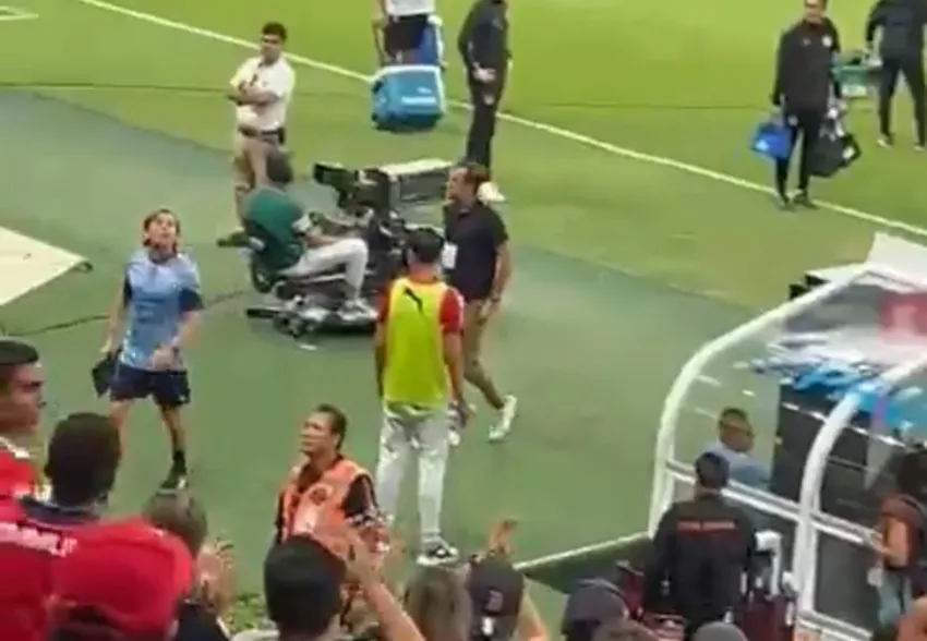 El intercambio de palabras con la afición