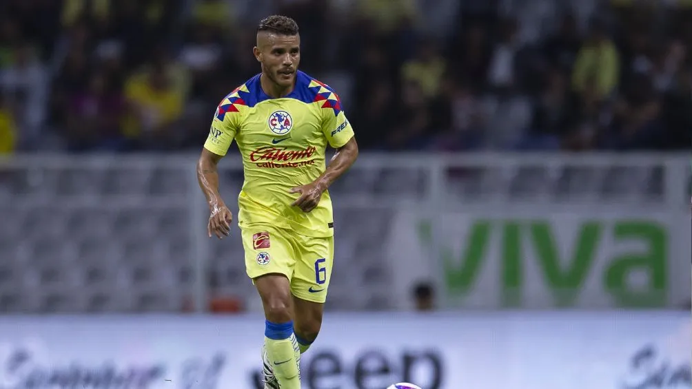 Jona con el equipo azulcrema