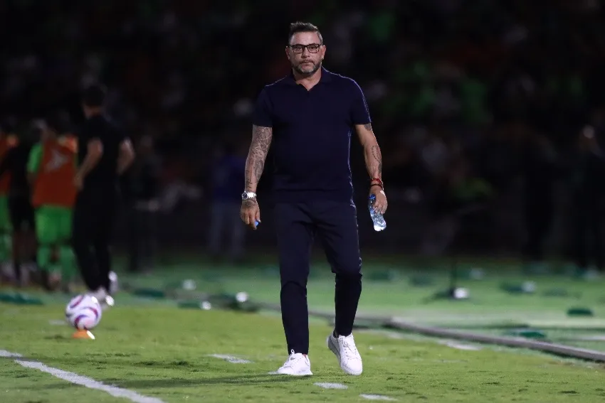 MEXSPORT Turco Mohamed en un partido de Pumas