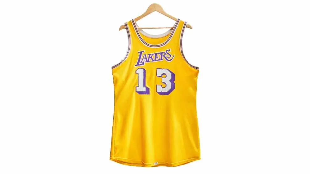 TWITTER @FabsNba Se vendió el jersey de Chamberlain