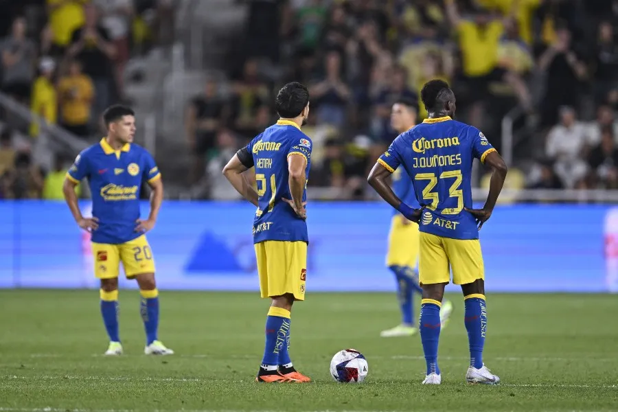 Julián Quiñones y Henry Martín jugarán juntos contra Pumas