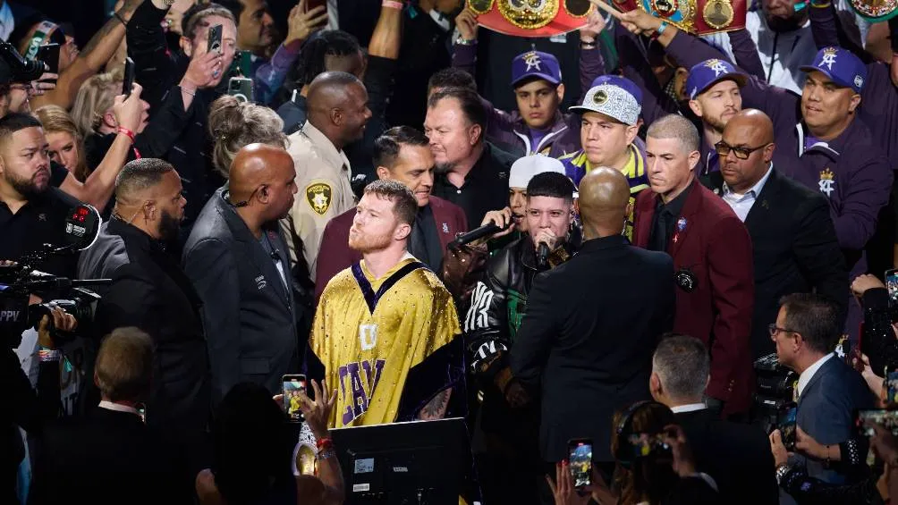 MEXSPORT Santa Fe Klan acompañó al Canelo al ring