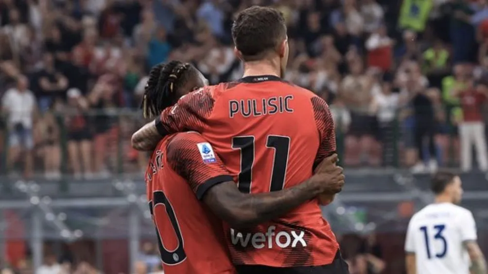 Pulisic celebra con Leao