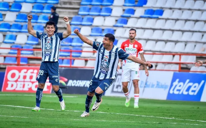 Bryan González celebrando su gol