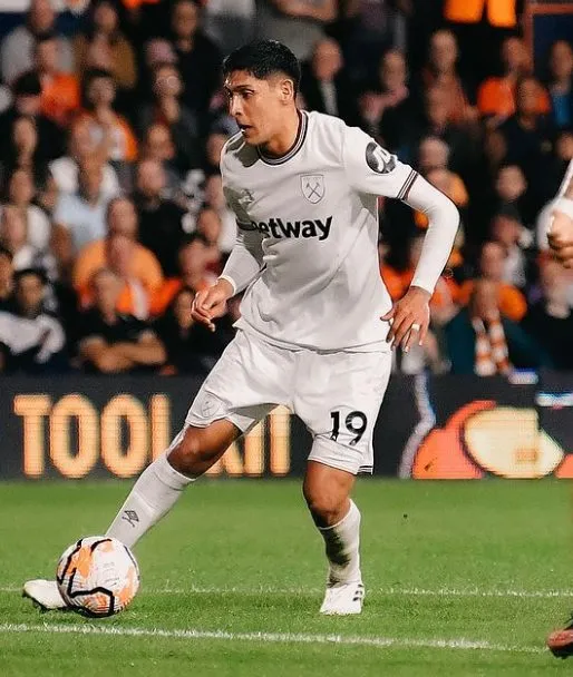 Chicharito cree que Edson Álvarez crecerá mucho en la Premier League