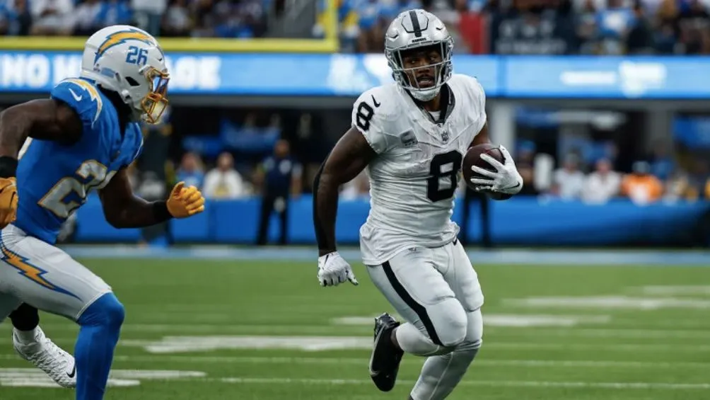 Josh Jacobs durante un acarreo