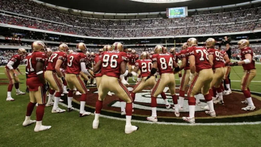 49ers en su partido en el Estadio Azteca