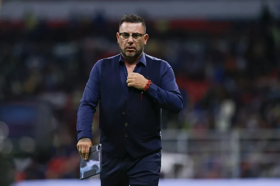 Antonio Mohamed 'explotó' contra el arbitraje