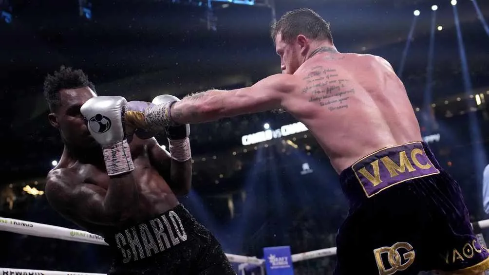 Canelo venció a Charlo