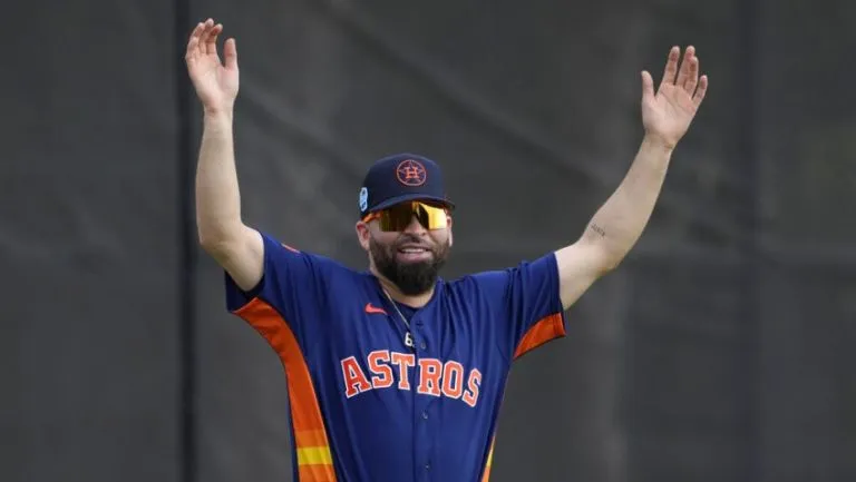 AP Urquidy celebrando con los Astros