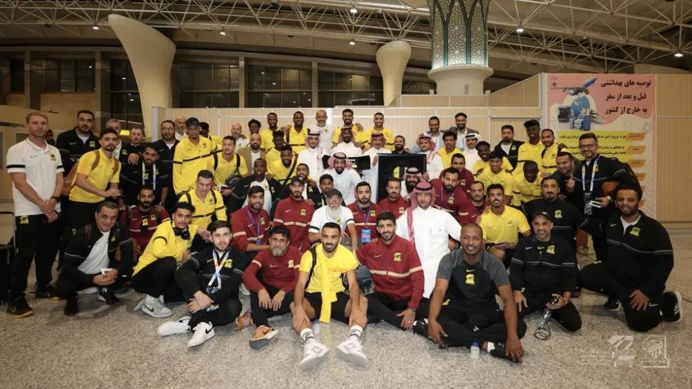 TWITTER: @ittihad El equipo junto a personal de la Embajada Arabe en Irán