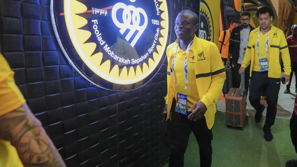 TWITTER: @ittihad Sadio Mané saliendo del estadio en Irán