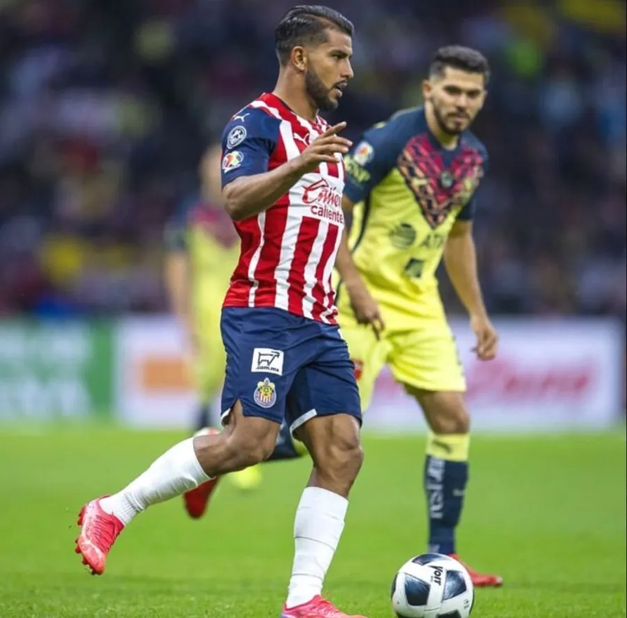 Miguel Ponce en un Clásico Nacional