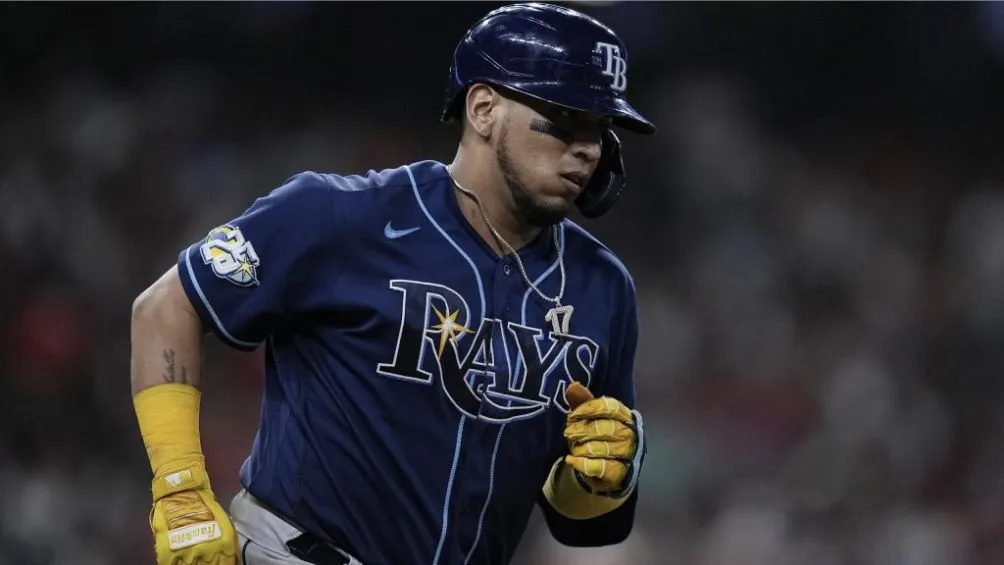 Paredes recorriendo las bases con los Rays