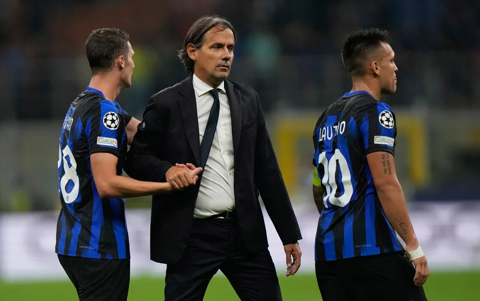 AP Simone Inzaghi felicita a sus jugadores tras victoria
