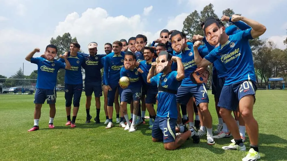 El club América celebró con Henry Martín los galardones del delantero