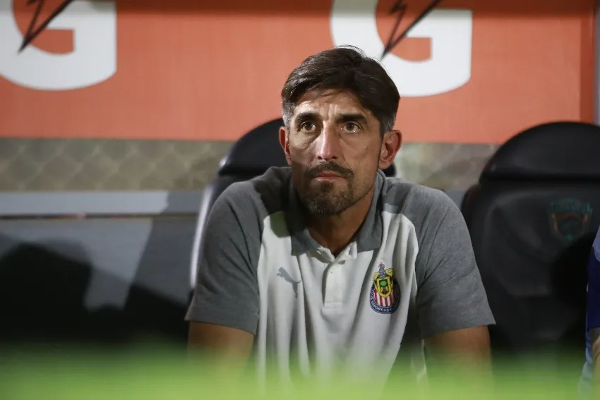 Paunovic durante un juego de las Chivas