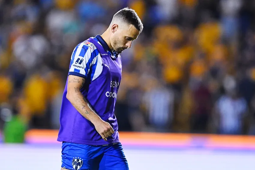 Canales con la playera de Monterrey