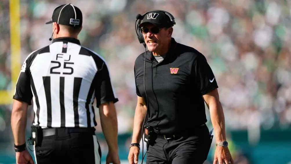 AP Ron Rivera en el partido contra las Eagles de Philadelphia