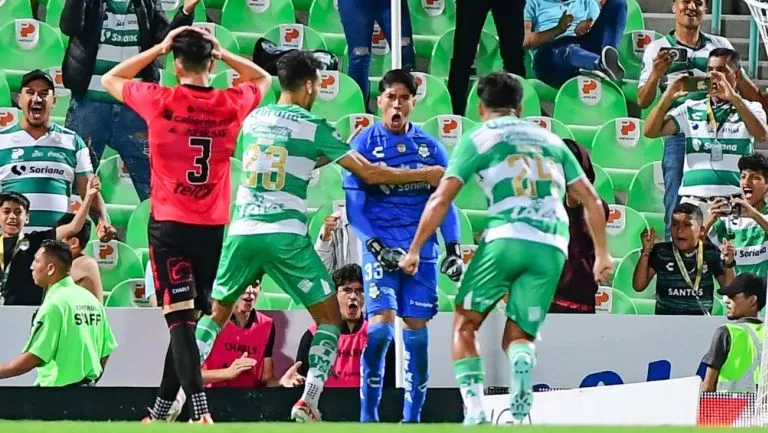 Santos Laguna recibe al León
