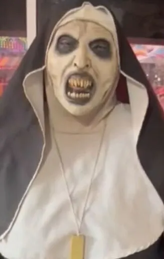 La Monja de la Feria es la sensación del momento