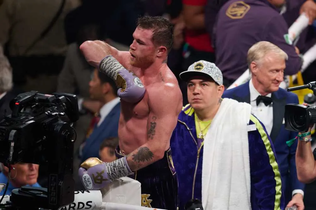 Álvarez celebró su triunfo contra Charlo