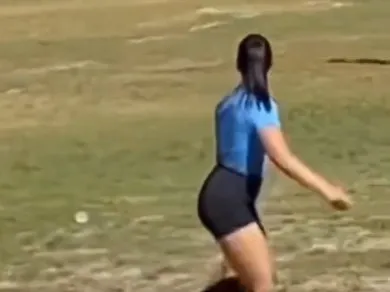 CAPTURA DE PANTALLA La silbante durante el partido