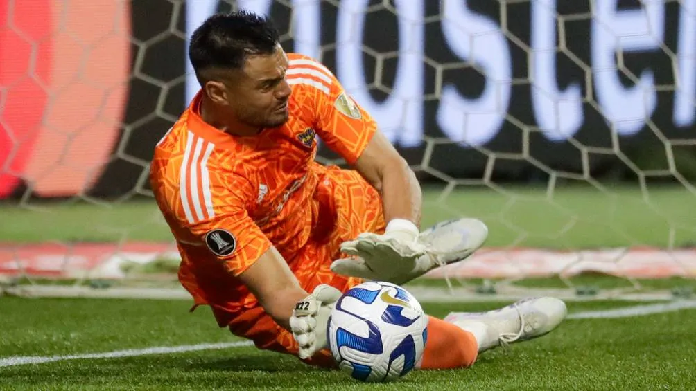 Sergio Romero atajó un penal