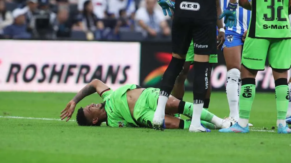 MEXSPORT El colombiano manifestó mucho dolor tras la falta que recibió de Romo