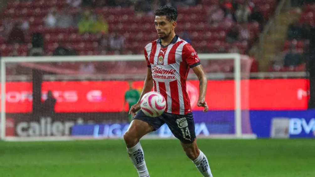 Ricardo Marín en acción durante el Clásico Tapatío