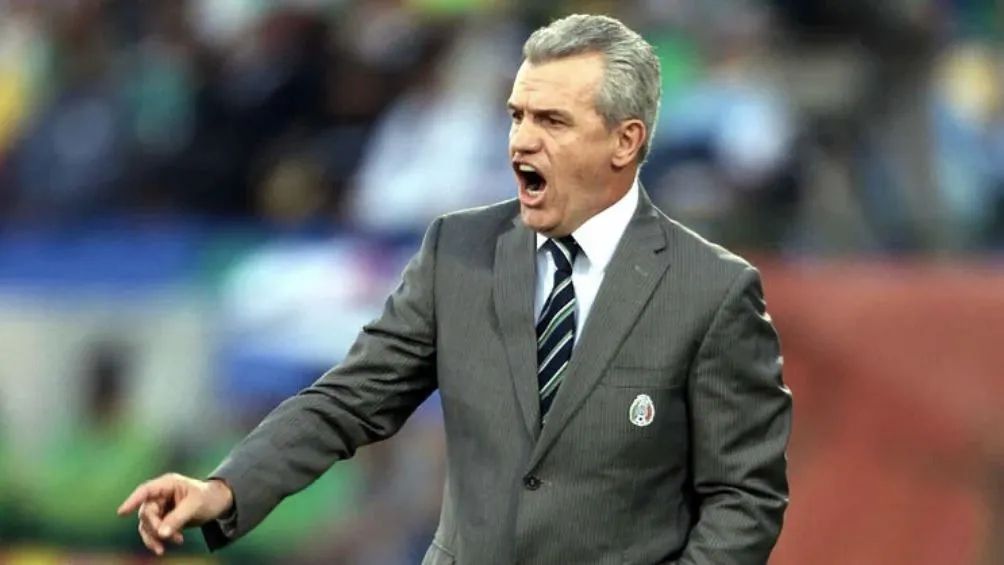 &quot;El Vasco&quot; dirigiendo a la Selección Mexicana