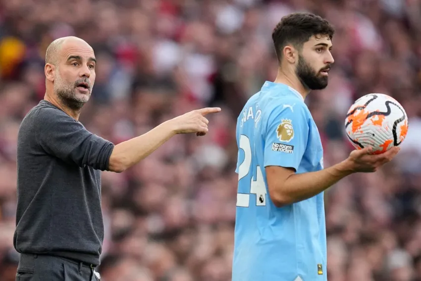 Guardiola dirigiendo