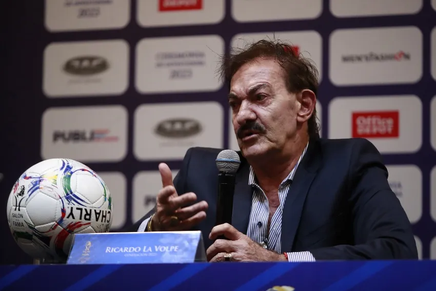 La Volpe en conferencia de prensa