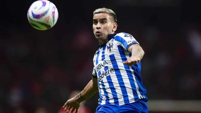 Sebastián Vegas jugando con Rayados