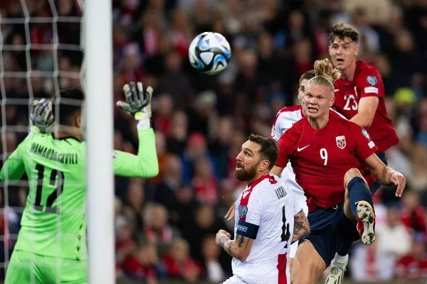 INSTAGRAM @erling.haaland Haaland jugando con Noruega