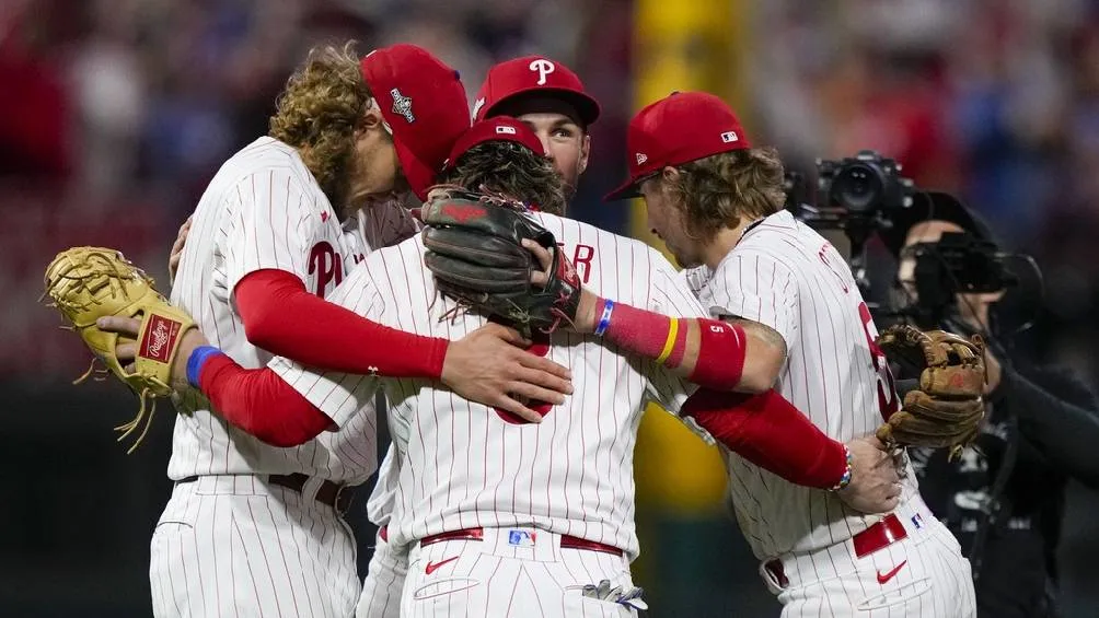AP Los Phillies ganaron en el Juego 3