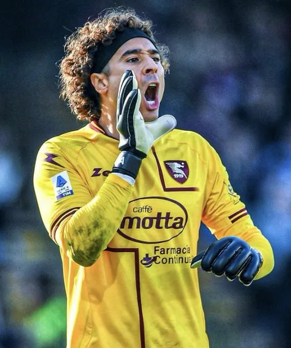 Guillermo Ochoa en partido en la Serie A