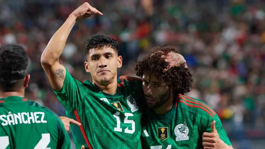 Uriel Antuna y César Huerta en festejo de gol ante Ghana
