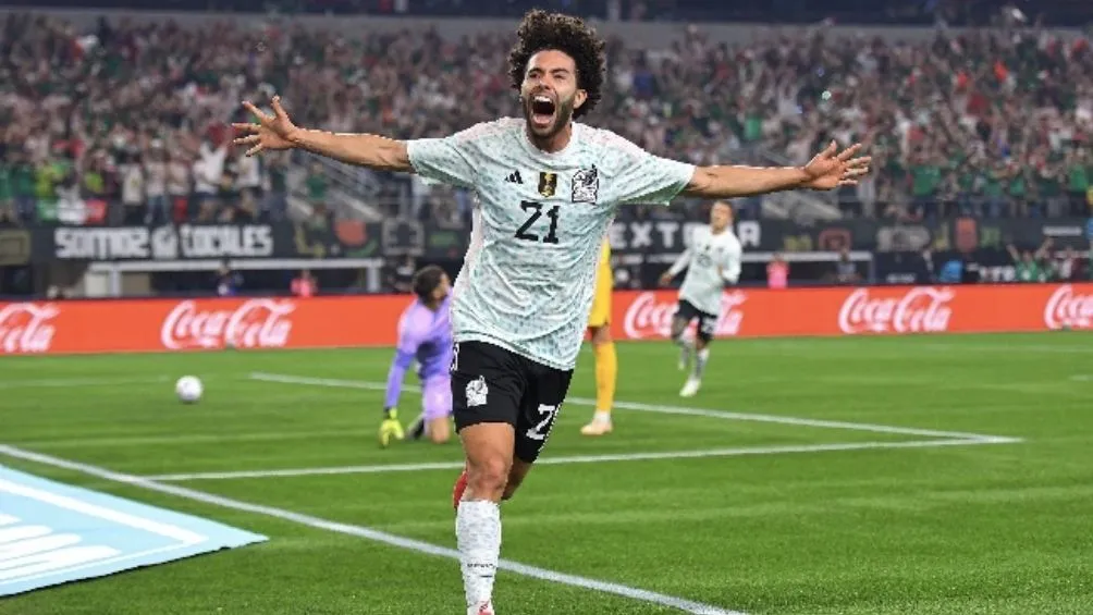 César celebrando un gol con el Tricolor