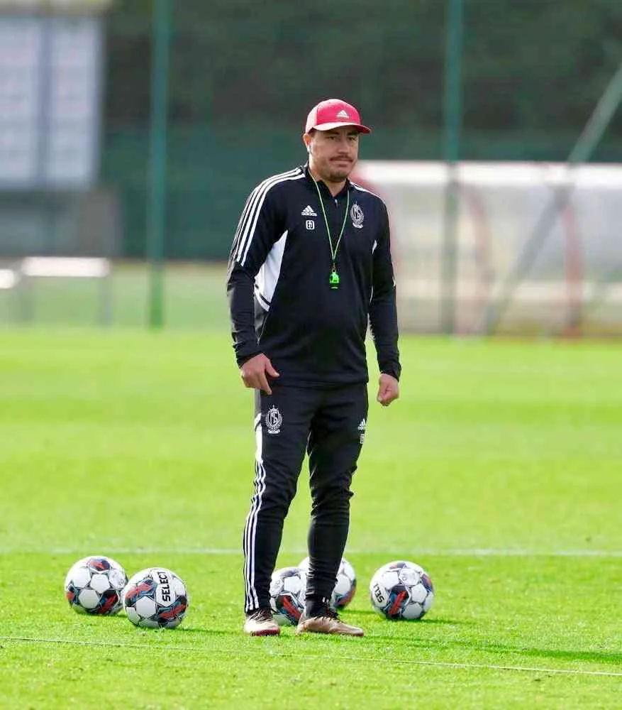 TWITTER: @efrajuarez El exjugador llegó a Bélgica con el Standard Lieja