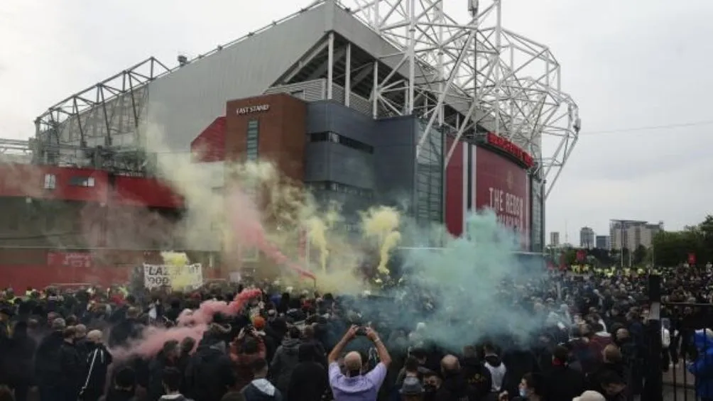 Los aficionados del Man U afuera de Old Trafford