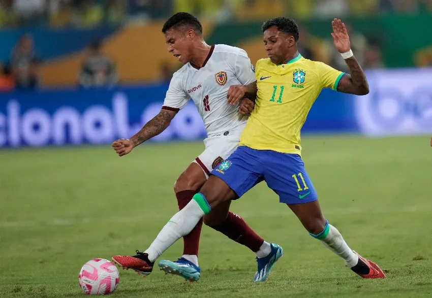 Rpdrygo Goes en el duelo ante Venezuela con Brasil