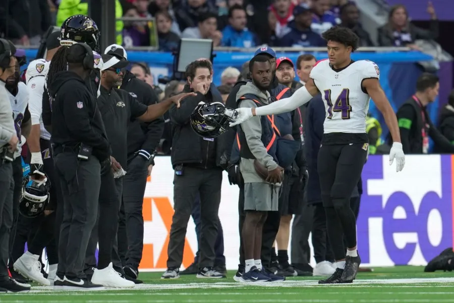 Kyle Hamilton fue expulsado