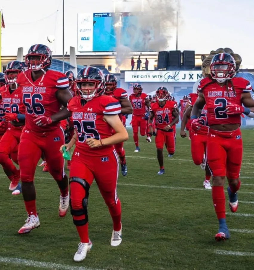 INSTAGRAM: @leilani_armenta La mexicoamericana en el emparrillado