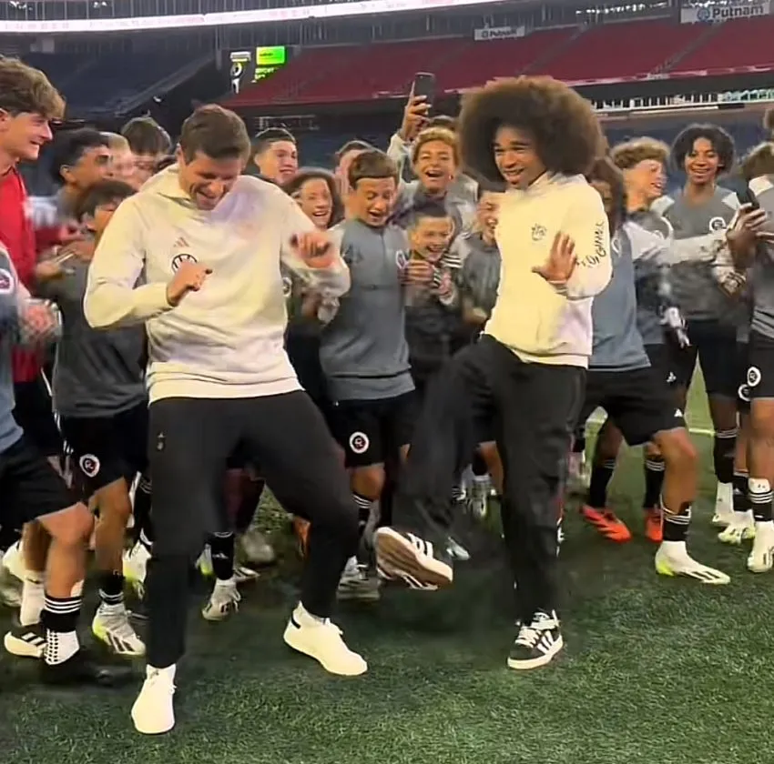 Müller imitando los pasos