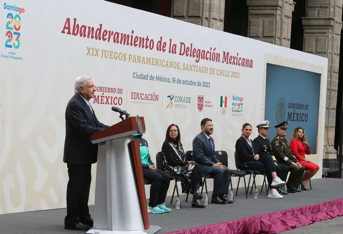 Twitter @CONADE AMLO encabezó la ceremonia de abanderamiento