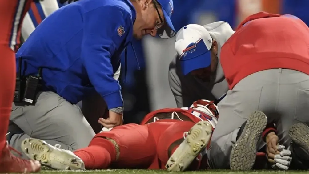 Harris siendo atendido de su lesión