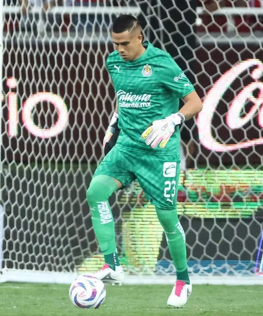 INSTAGRAM: @miguejimenez90 Jiménez fue titular ante América