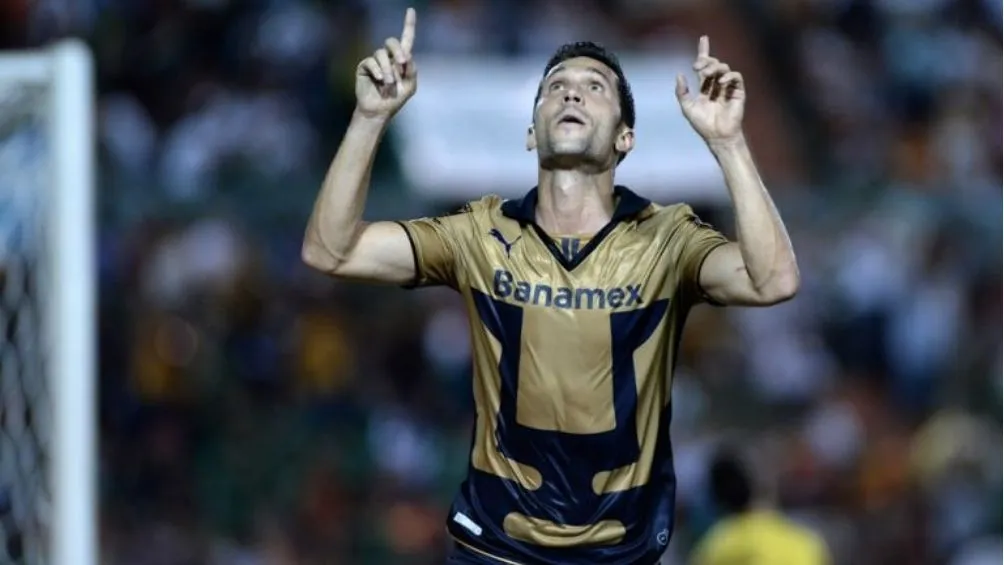 Luis García en su paso por Pumas