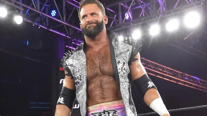 Matt Cardona previo a una lucha